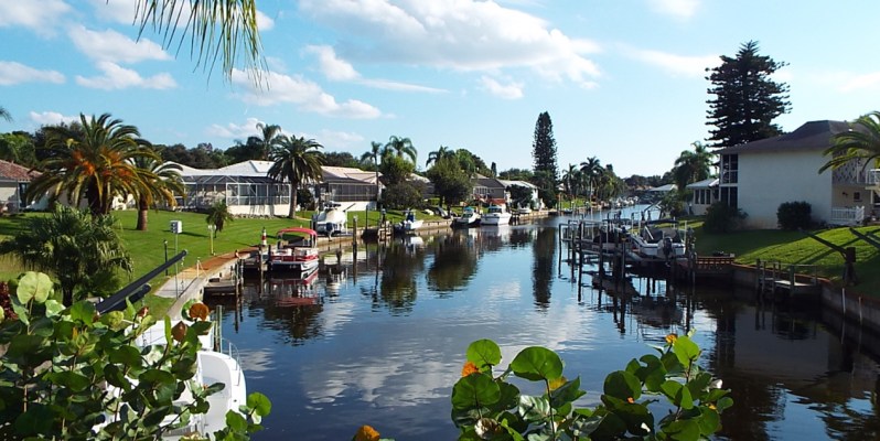 Waterfront Homes in Englewood Isle